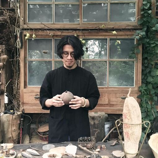 為防疫苦戰！陳時中「帥兒子曝光」還是時尚設計師　曾公開暖喊：「我很心疼爸爸」　