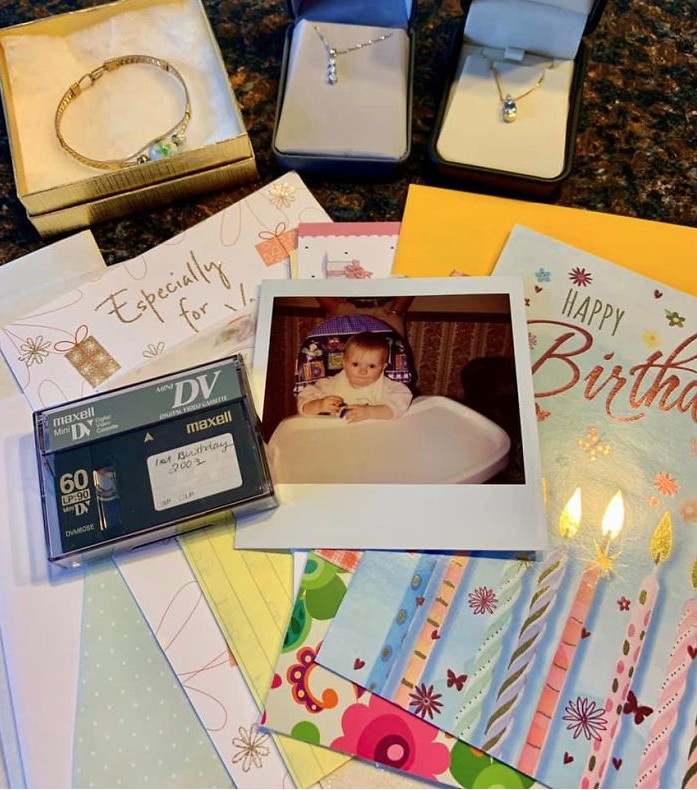 最棒禮物！她生日收到「家人保管17年的時空膠囊」 一打開裡頭「來自天堂的信件」瞬間泛淚