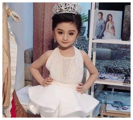 丟了童真！泰國6歲蘿莉當選「選美冠軍」  濃妝艷抹不輸成年人，卸下美妝瞬間網友卻沉默了