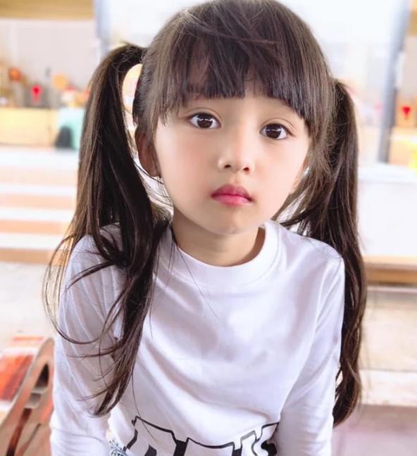 丟了童真！泰國6歲蘿莉當選「選美冠軍」  濃妝艷抹不輸成年人，卸下美妝瞬間網友卻沉默了