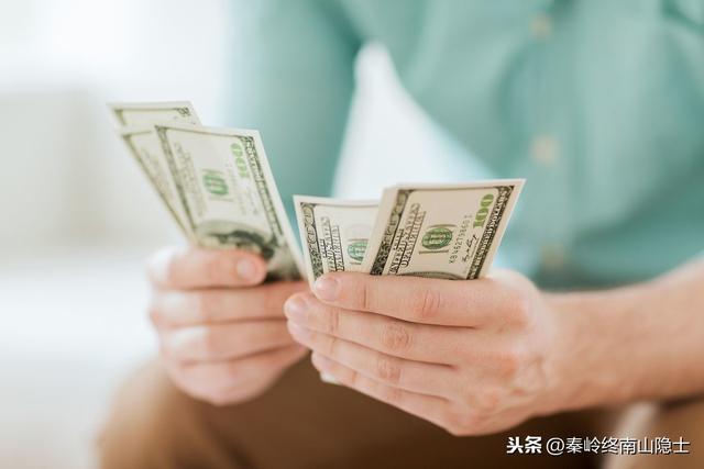一人幹三人活！臨聘高材生被刁難「3年沒漲工資」憤怒辭職　老總「招聘3人頂替她」令人大跌眼鏡