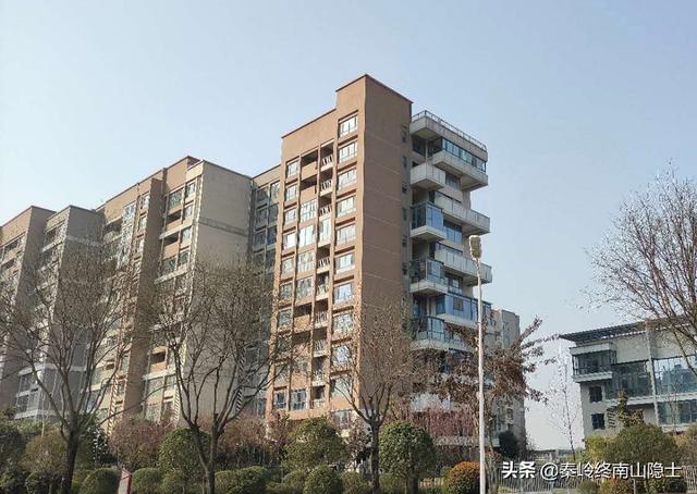 一人幹三人活！臨聘高材生被刁難「3年沒漲工資」憤怒辭職　老總「招聘3人頂替她」令人大跌眼鏡