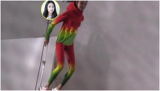 任達華女兒越來越成熟！「穿超緊運動裝」五官神似年輕版李嘉欣，「15歲身高180公分」繼承媽媽超模基因