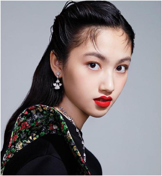 任達華女兒越來越成熟！「穿超緊運動裝」五官神似年輕版李嘉欣，「15歲身高180公分」繼承媽媽超模基因