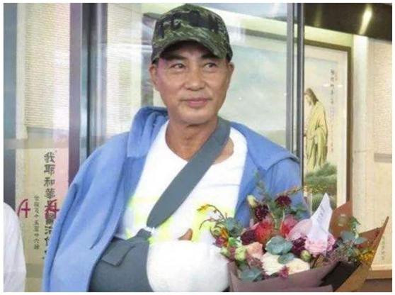 任達華女兒越來越成熟！「穿超緊運動裝」五官神似年輕版李嘉欣，「15歲身高180公分」繼承媽媽超模基因