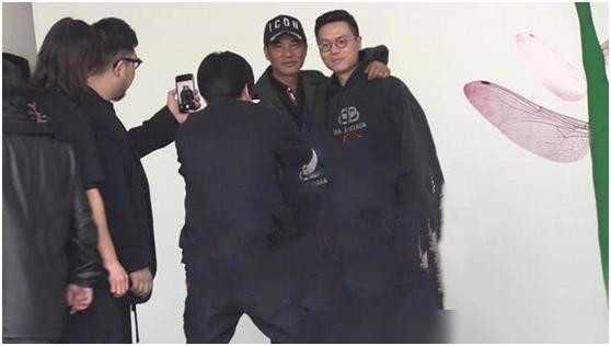 任達華女兒越來越成熟！「穿超緊運動裝」五官神似年輕版李嘉欣，「15歲身高180公分」繼承媽媽超模基因