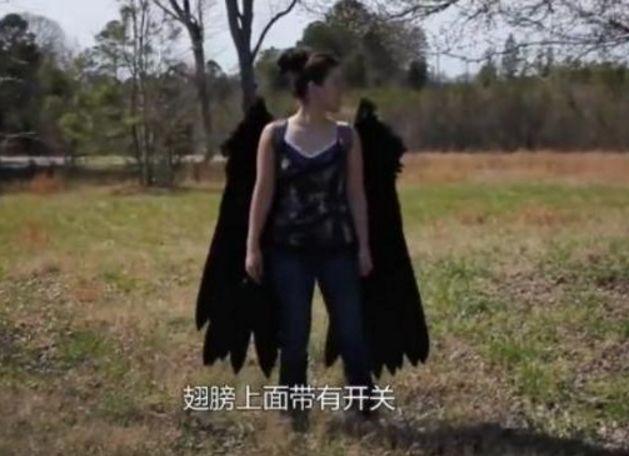 有翅膀就能飛?女子夢想可以飛行,花100萬將「翅膀」裝入背部 按下開關後:夢想瞬間破滅