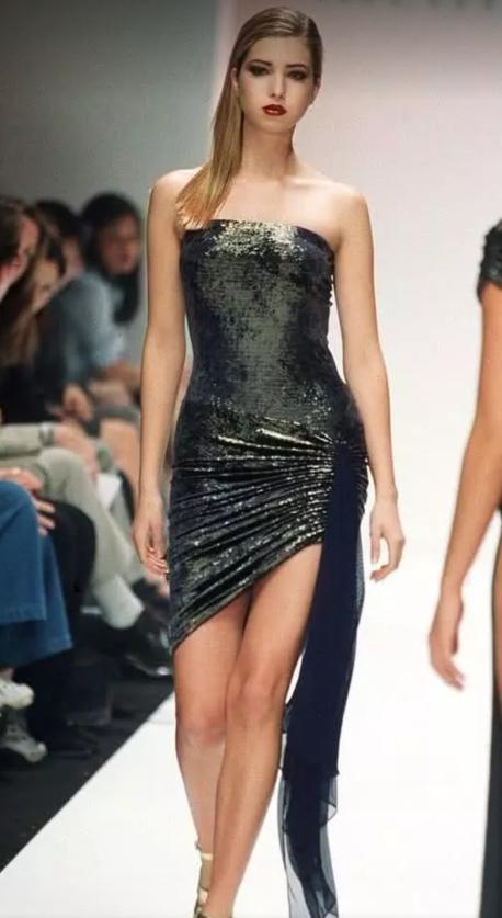 不愧是美國第一千金！伊萬卡「早年T台走秀圖」曝光，樣貌清純可人「身形婀娜多姿」好養眼