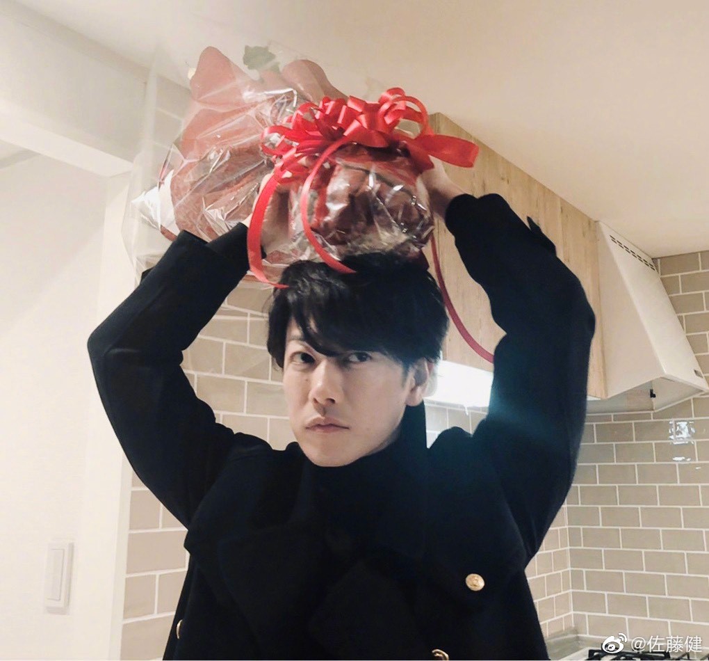 天堂醫生從小就好帥！佐藤健「劇中傲嬌撩人模樣」迷倒影迷　學生照曝光 「連跑步都超像偶像劇」❤