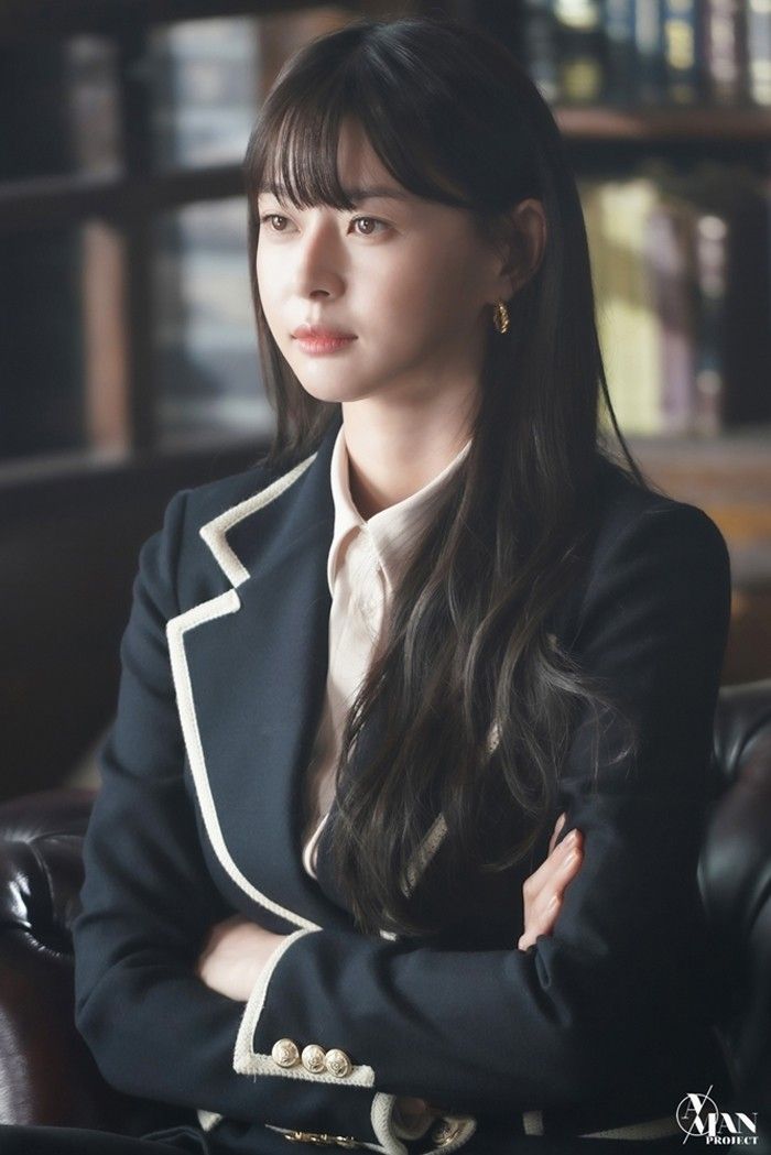 《梨泰院》女二「氣質精緻臉蛋」美到爆紅！遭質疑整形「一看到青澀舊照」粉絲驚呆：完全純天然！