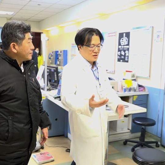 美國醫界搶著要！花蓮醫生「研發防疫箱」降低感染風險　無私共享「決定不申請專利」暖喊：救人要緊