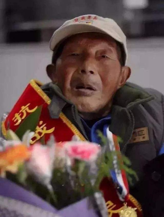 14歲從軍遵守承諾「照顧長官妻兒66年」奉獻一生　長官已另組家庭「自己卻終生未婚」從不後悔