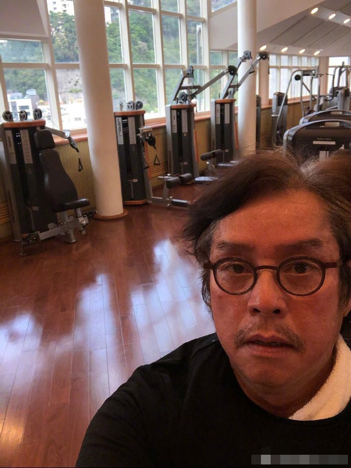 共侍一夫21年！她嫁歌壇天王隱婚「流產多次」致不孕　最終「小三上位賺10億」原配心冷遁入空門