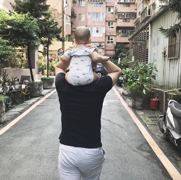 辛苦懷胎十月！寶寶出生「神複製老公模樣」媽媽氣到翻白眼　秀出超音波照「在肚子15週就注定好了」