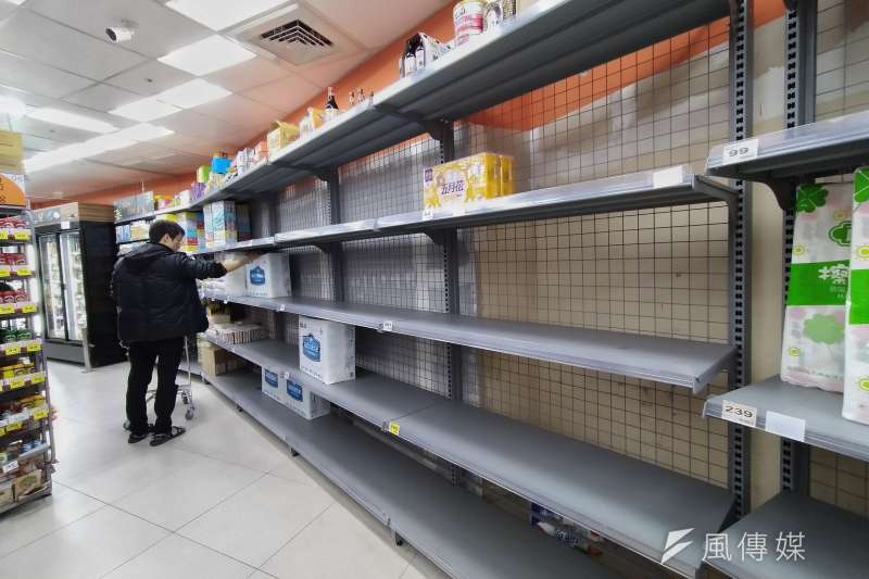 衛生紙搶購一空！老闆刈包吉霸氣喊：「買不到都來找我拿」　自掏腰包「送3000包衛生紙」在地人曝：他對街友也超好