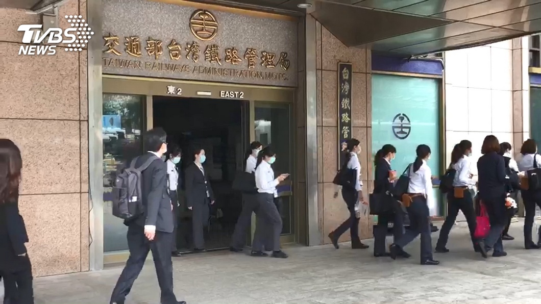 說要照顧家人！台鐵員工「偷跑杜拜嗨玩」隱瞞旅遊史　肺部發炎被抓包「1天至少接觸50人」