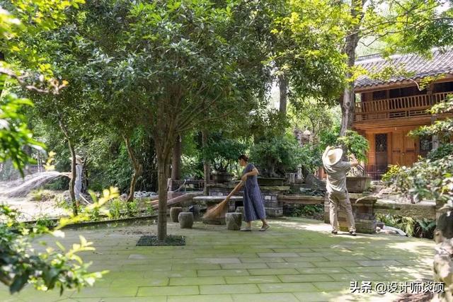 擁30畝森林！一家三口「住400㎡中式宅院」卻穿20元布衣　鷺鳥相伴「滿身泥種樹」女兒搬來：爸爸真的很傻