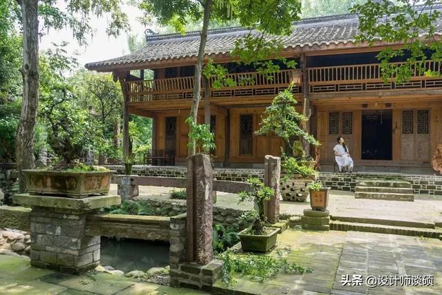 擁30畝森林！一家三口「住400㎡中式宅院」卻穿20元布衣　鷺鳥相伴「滿身泥種樹」女兒搬來：爸爸真的很傻