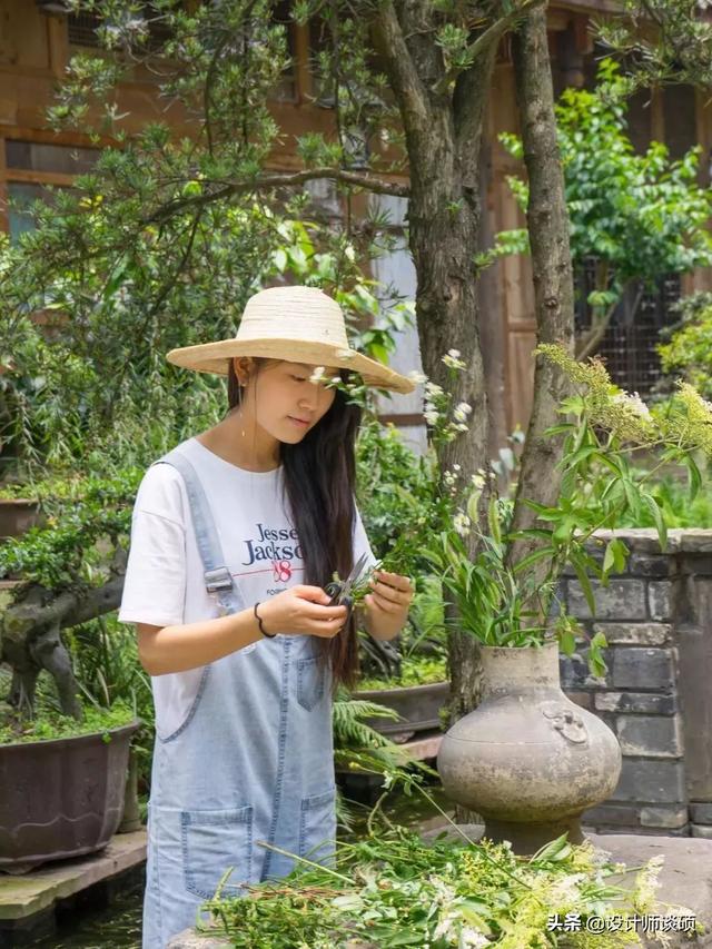 擁30畝森林！一家三口「住400㎡中式宅院」卻穿20元布衣　鷺鳥相伴「滿身泥種樹」女兒搬來：爸爸真的很傻