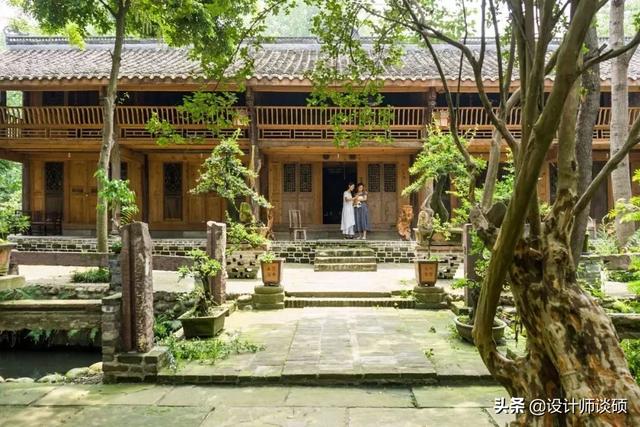 擁30畝森林！一家三口「住400㎡中式宅院」卻穿20元布衣　鷺鳥相伴「滿身泥種樹」女兒搬來：爸爸真的很傻