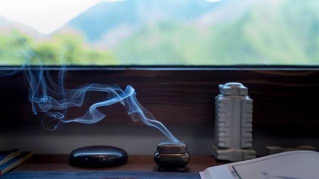 中式民宿「藏於深山中」禪意十足！家具布置「中西合璧」別出心裁　「古今元素結合」猶如歸隱仙境