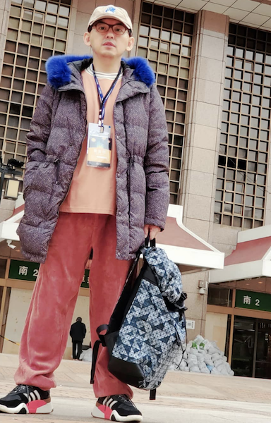 16歲離家闖蕩！黃子佼曾窮到「連一塊都要計較」靠雙手打拼　「第6度奪金鐘不自豪」默默提攜後輩