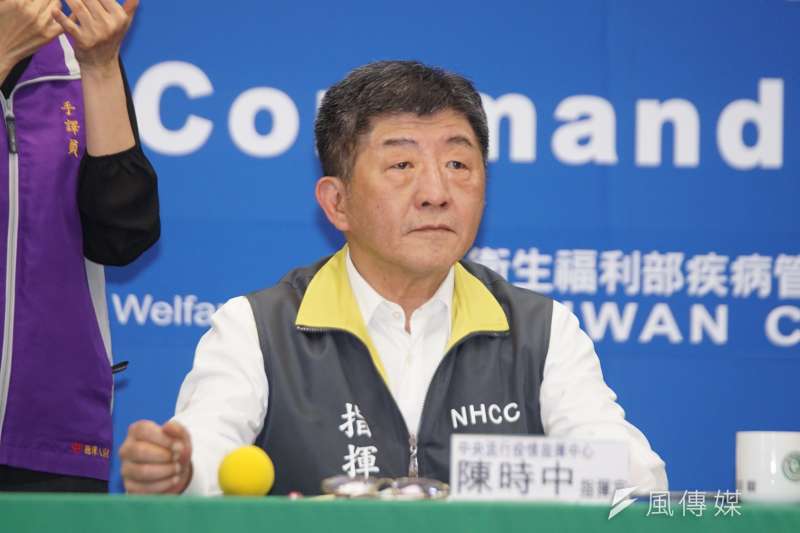 為什麼桌上有橘子？她看疫情記者會好困惑　網友一看秒笑翻「跳出來認真解答」：真的很容易誤會！