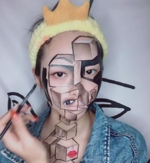 逆天化妝術！美女突發奇想在臉上畫「五官分離妝」被笑不可能    看到成品：「魂都被嚇飛了」