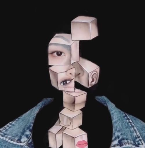 逆天化妝術！美女突發奇想在臉上畫「五官分離妝」被笑不可能    看到成品：「魂都被嚇飛了」