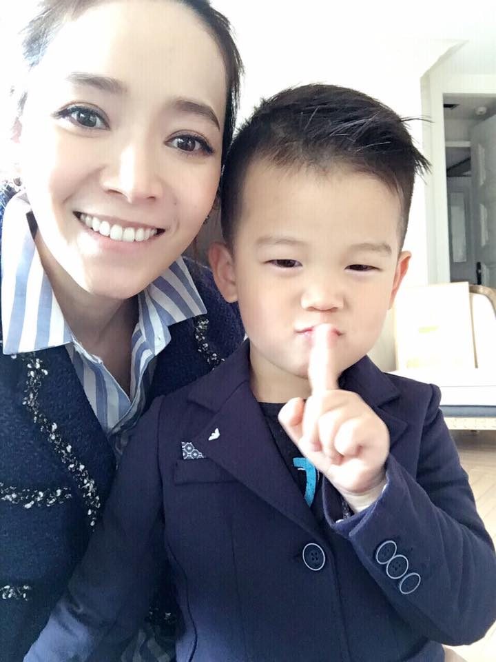 當媽人生滿足！侯佩岑曝「對2兒操心過頭」學習放手　壓力大「寫日記自我鼓勵」：要當快樂媽媽