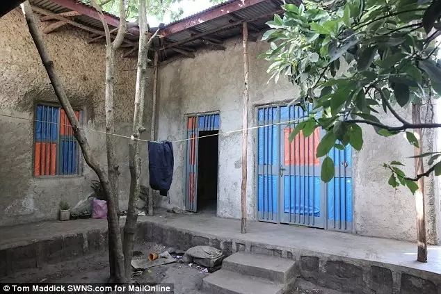 命運多舛！裘莉收養「黑人小女兒」親生媽媽現身　淚喊「妳是更好的媽媽」哽咽曝唯一心願惹哭網友