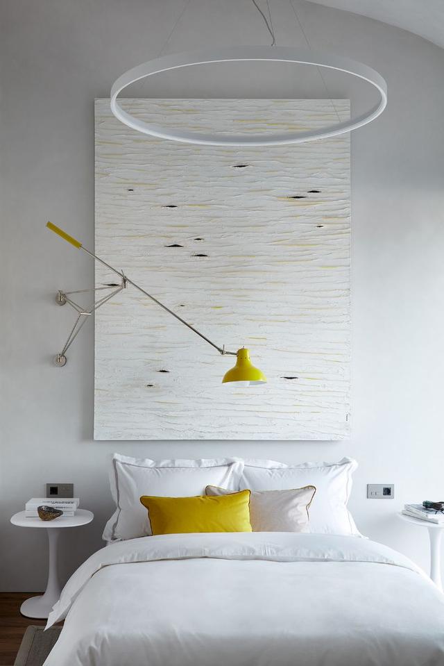 整棟別墅「沒有一面牆是直的」如詩如畫　室內裝潢前衛「頂上超大花園」與自然融為一體