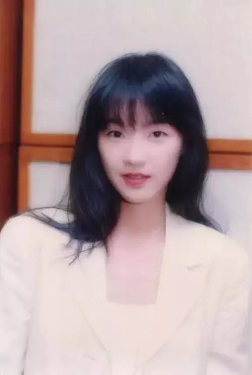 歌壇天后3段情坦言「圈內大8歲男友」最遺憾　曾害怕孤獨如今「不需依靠男人」孑然一身