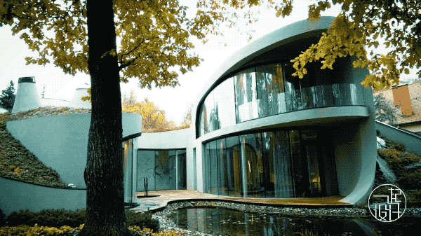 整棟別墅「沒有一面牆是直的」如詩如畫　室內裝潢前衛「頂上超大花園」與自然融為一體