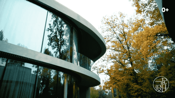 整棟別墅「沒有一面牆是直的」如詩如畫　室內裝潢前衛「頂上超大花園」與自然融為一體