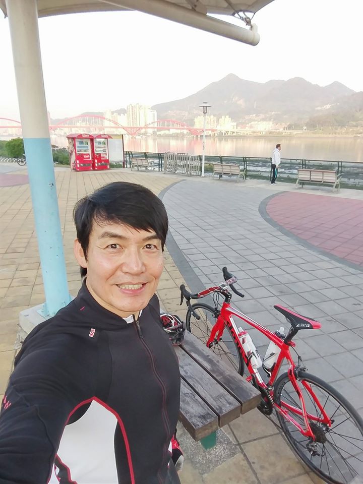 演藝圈的清流！56歲戲劇小生「入行30年不刻意討好」受恩師啟發　「拍完戲人消失」20年經紀人也不知住處