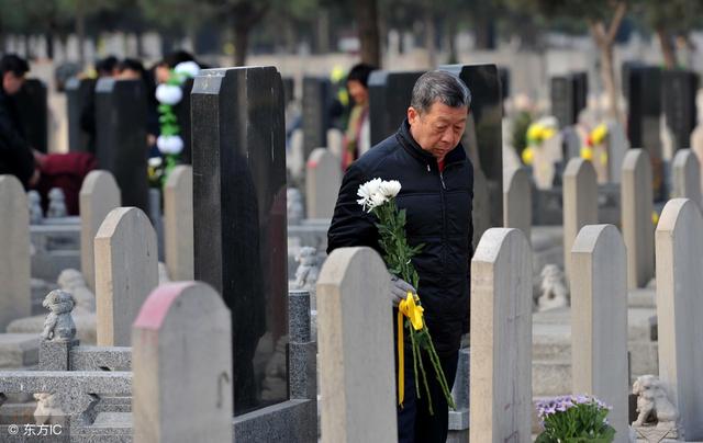【清明掃墓禁忌】穿著一定要注意「別穿藍、黑色」　避免觸犯禁忌「否則將招致厄運」