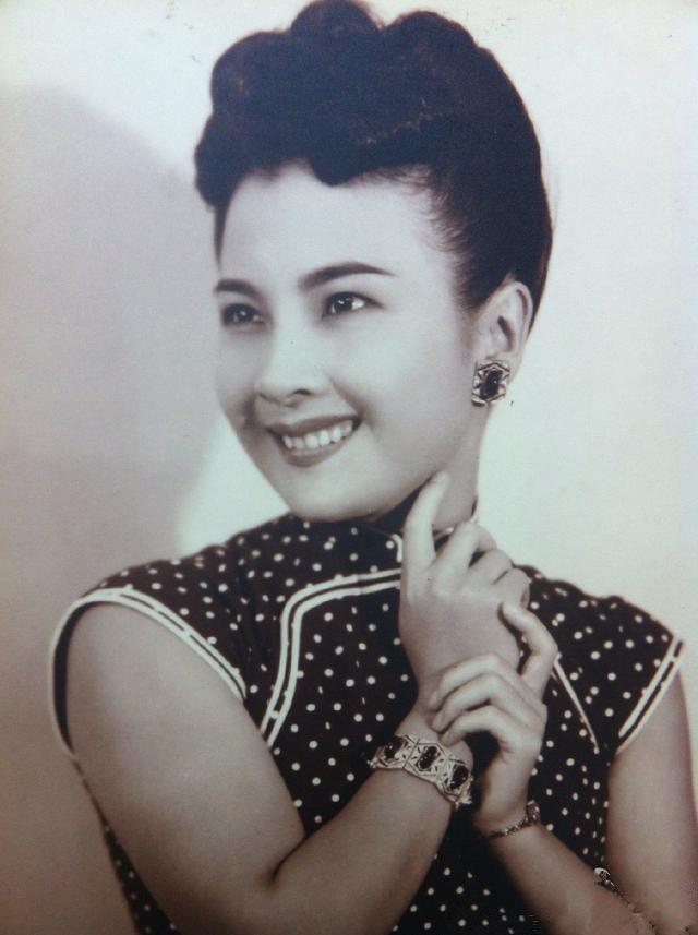 民國最後一位影后！當紅時期「24歲嫁人隱退」不畏輿論　醫師丈夫「全讓妻做主」結婚71年從不吵架