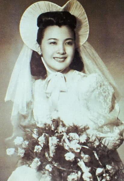 民國最後一位影后！當紅時期「24歲嫁人隱退」不畏輿論　醫師丈夫「全讓妻做主」結婚71年從不吵架