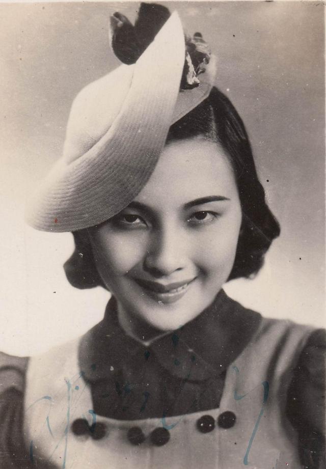 民國最後一位影后！當紅時期「24歲嫁人隱退」不畏輿論　醫師丈夫「全讓妻做主」結婚71年從不吵架