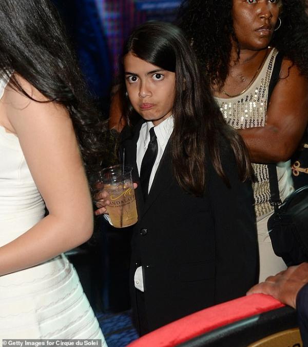 不愧巨星後代！麥克傑克森「唯一愛女」長大了　橫空出世「遺傳老爸曠世顏值」21歲近況曝光