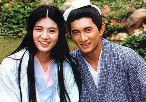 被喻男神收割機！玉女掌門人「隔8年復合前任」步入禮堂　「高齡產下雙胞胎」49歲樂當雙寶媽