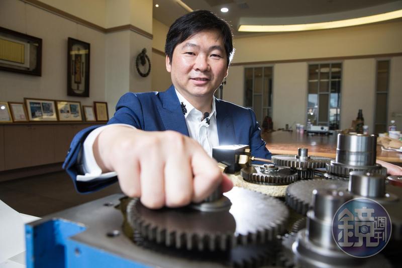 殷琦尪「25歲父逝扛家業」不到30歲摘億元訂單　遭同行瞧不起「5年打造機工王國」盼父驕傲