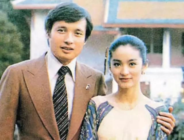 秦漢45歲帥兒曝光！繼承父長相「女兒已2歲」仍無登記結婚　笑曝爸爸退休生活：每天忙著寵孫女