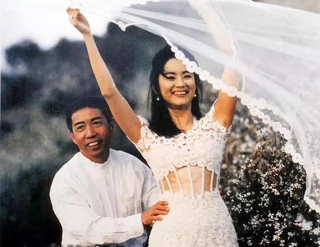 秦漢45歲帥兒曝光！繼承父長相「女兒已2歲」仍無登記結婚　笑曝爸爸退休生活：每天忙著寵孫女