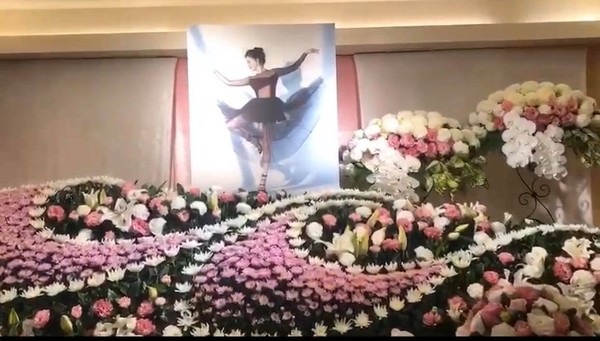 真的永別了！劉真化為輕煙「弟弟捧斗送最後一程」　家屬哭紅雙眼「辛龍想去卻無法到場」　