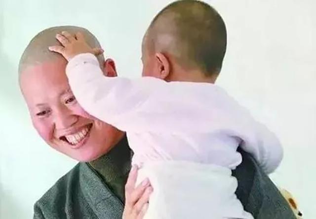 放棄大好前程！名校女學霸「畢業後剃度出家」不問世事　遇有緣人「19年救助26個孩子」視其為終生使命