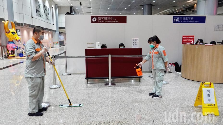 兒子入境沒隔離！觀光局高官疑濫權「叫機場人員接待」雙雙確診　還被爆「翹班親自接送」交通部回應了