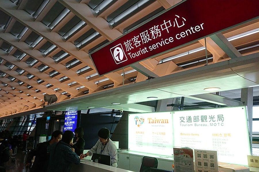 兒子入境沒隔離！觀光局高官疑濫權「叫機場人員接待」雙雙確診　還被爆「翹班親自接送」交通部回應了