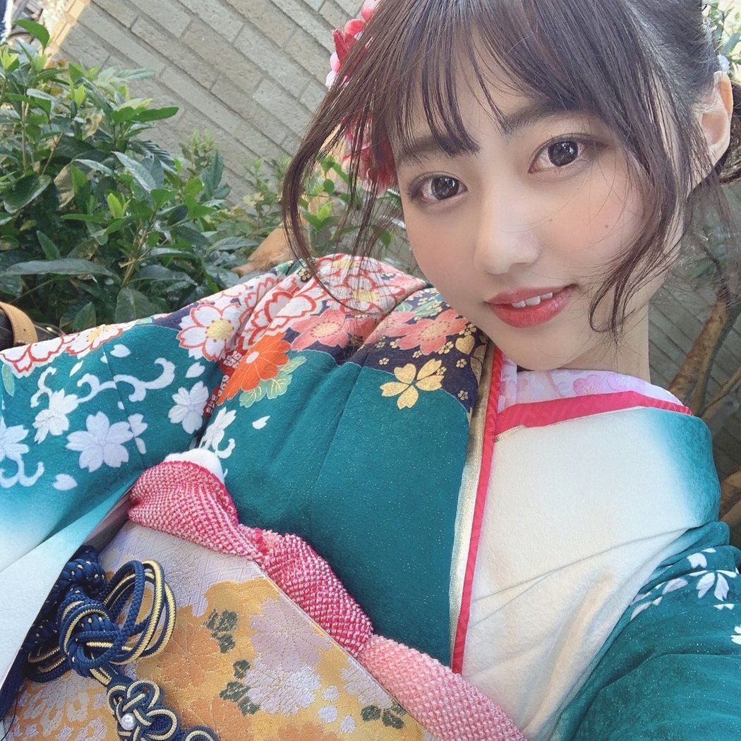 2020「日本最美女大生」冠軍出爐！典禮上露燦笑領獎　網一比對「網路上精緻美照」看呆：本人差好多